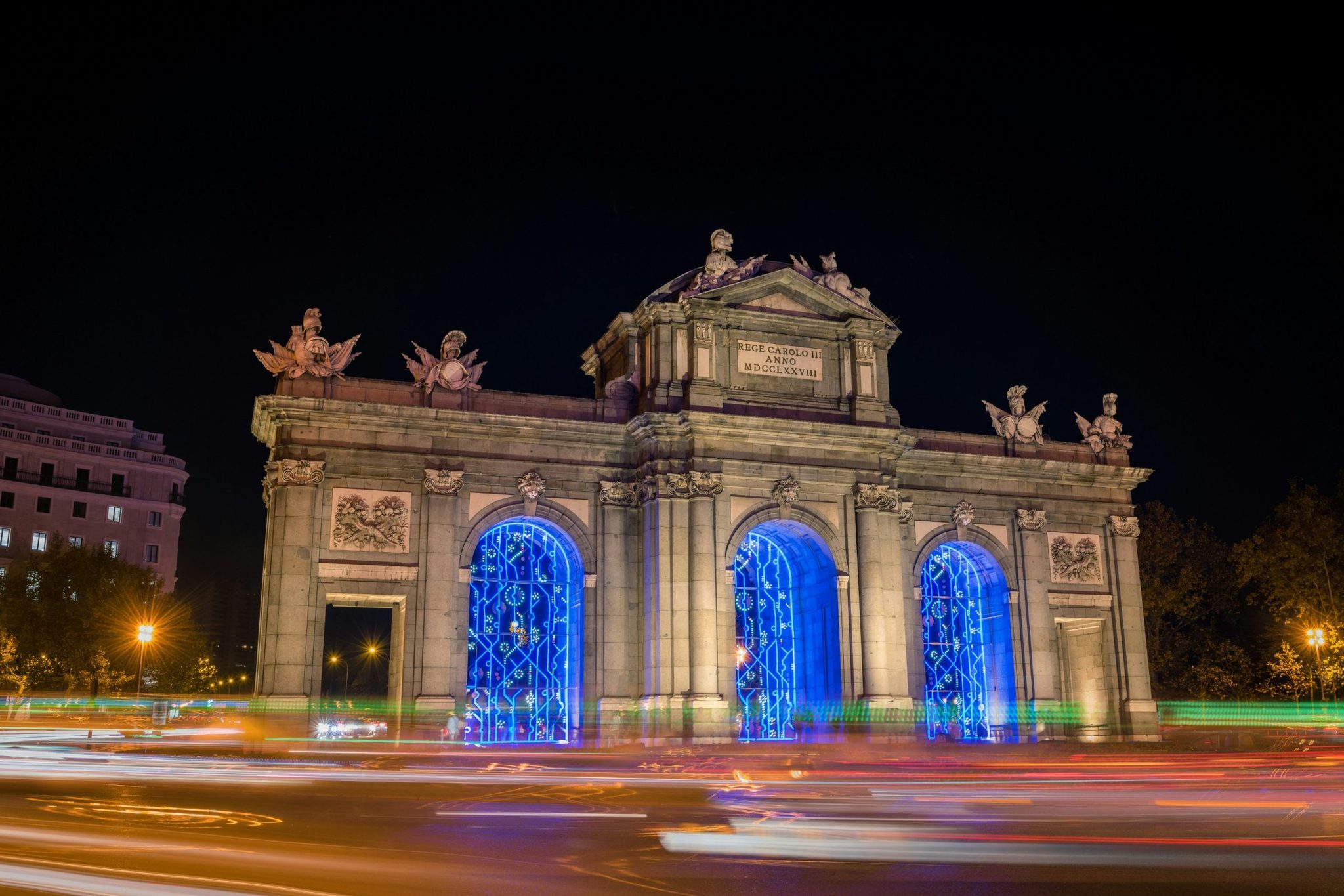 The Puerta de Alcalá lit up at night